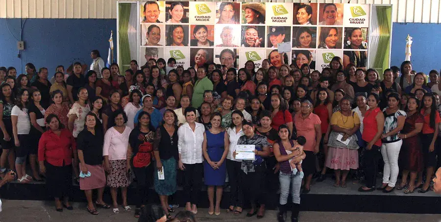  UNFPA participa en graduación de 3,600 usuarias de Ciudad Mujer