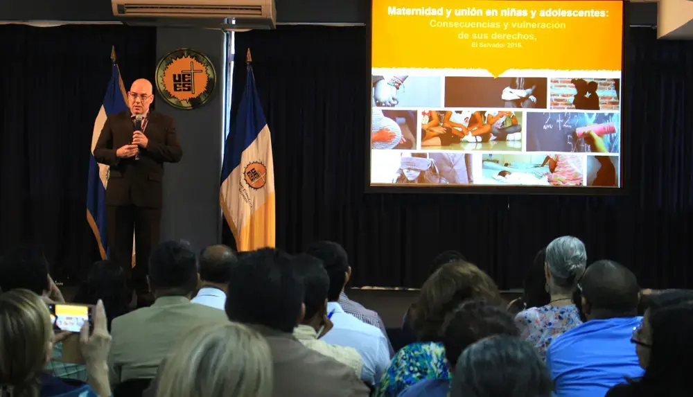 UNFPA comparte en Universidad Evangélica impacto de embarazo en niñas y adolescentes