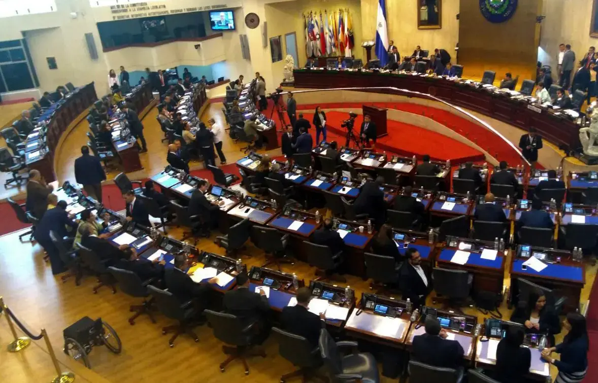 Asamblea Legislativa de El Salvador prohíbe el matrimonio infantil 