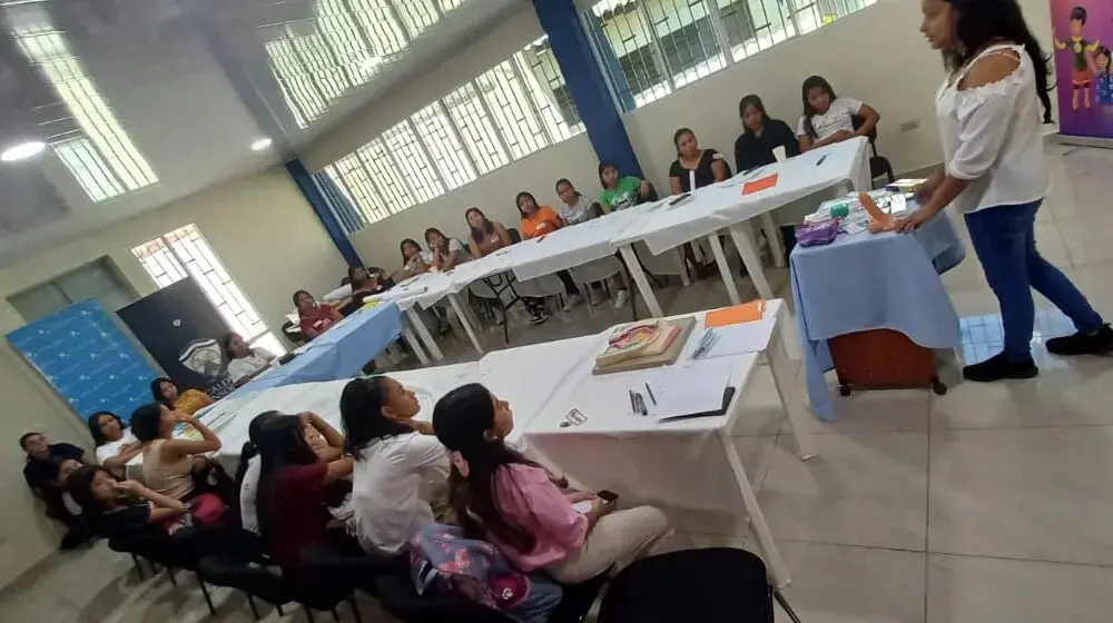 Adolescentes de Ahuachapán y Sonsonate construyen su PLAN DE VIDA